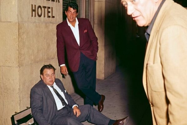John Wayne Saw Two Men Cheating a Soldier in Tucson 1958 — Dean Martin Was Already at the Door