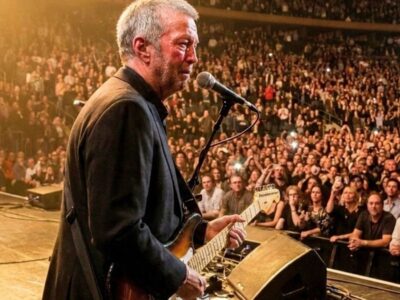 ERIC CLAPTON Played Layla in Total Darkness — What 18,000 People Did Left Him SPEECHLESS D