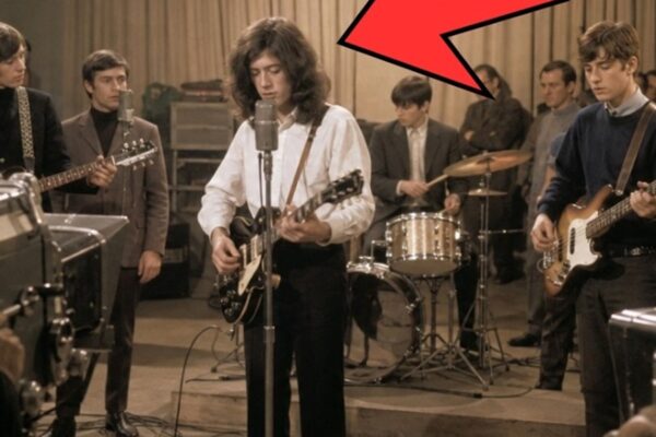 Jimmy Page’s First BBC Performance Lasted 3 Minutes and Left the TV’s Most Powerful Man Speechless D
