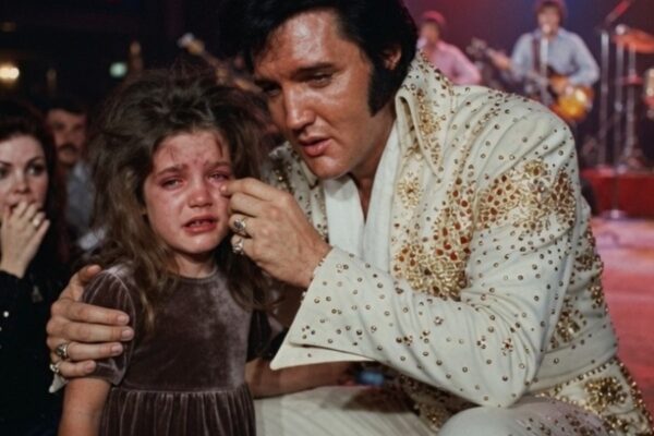 Elvis Saw Lisa Marie CRYING Mid-Song — What He Did Next Silenced the Entire Arena D