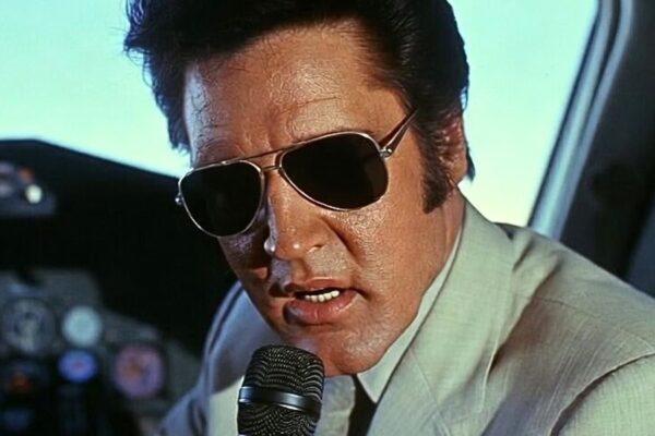 Elvis’s Plane Lost Engine at 30,000 feet — He Grabbed Microphone and What He Said SAVED 80 Lives D