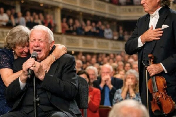 JUST BEFORE THE END, AN OLD MAN WHISPERED “THE ROSE”… AND André Rieu CALLED HIM ON STAGE